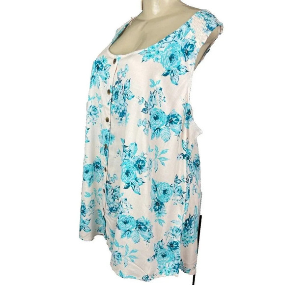 Torrid + 4 Blue Floral Scoop Neck Button Detail Curved Hem Sleeveless Blouse - Picture 5 of 7